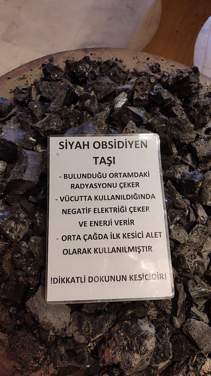 Beni artık ya kara toprak ya da siyah obsidiyen rahatlatır