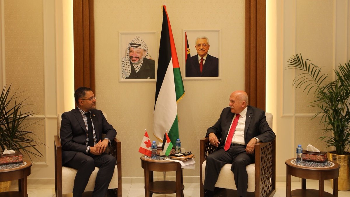 . @dawdsCAN met with #MoNE Minister Mohammad Al Amour. They discussed the current state of the 🇵🇸 economy and the PA’s Emergency Plan to support it. Da Silva reiterated 🇨🇦’s commitment to strengthen the Palestinian economy, and help all Palestinians live better.