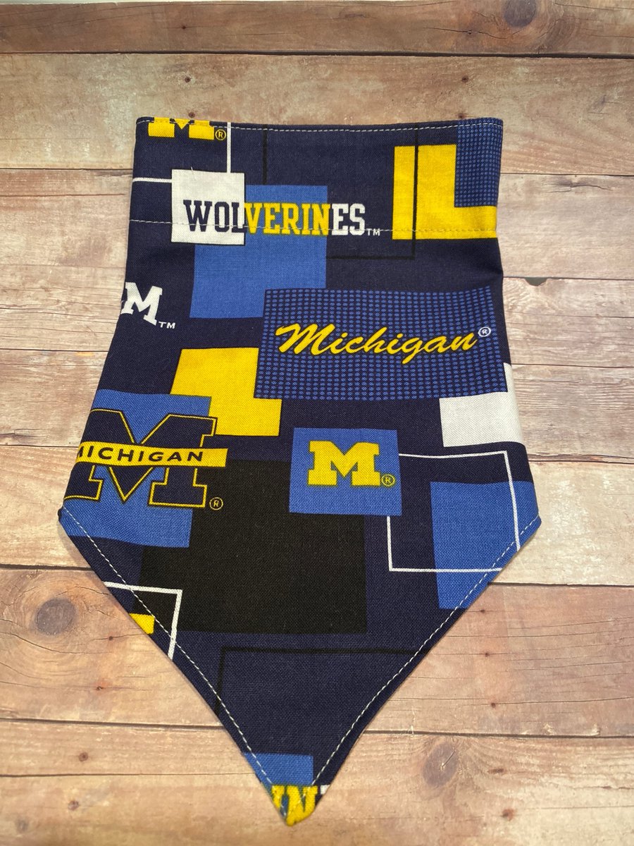 College Dog Bandana, Michigan print, dog bone print, Over the Collar, Reversible Bandana, Gift ideas, Dog Accessories tuppu.net/979f986e #KingdomWorkshop #MothersDay #MemorialDay #Handmadegifts #GiftsforMom #July4th #giftsunder10 #DogLoverGift