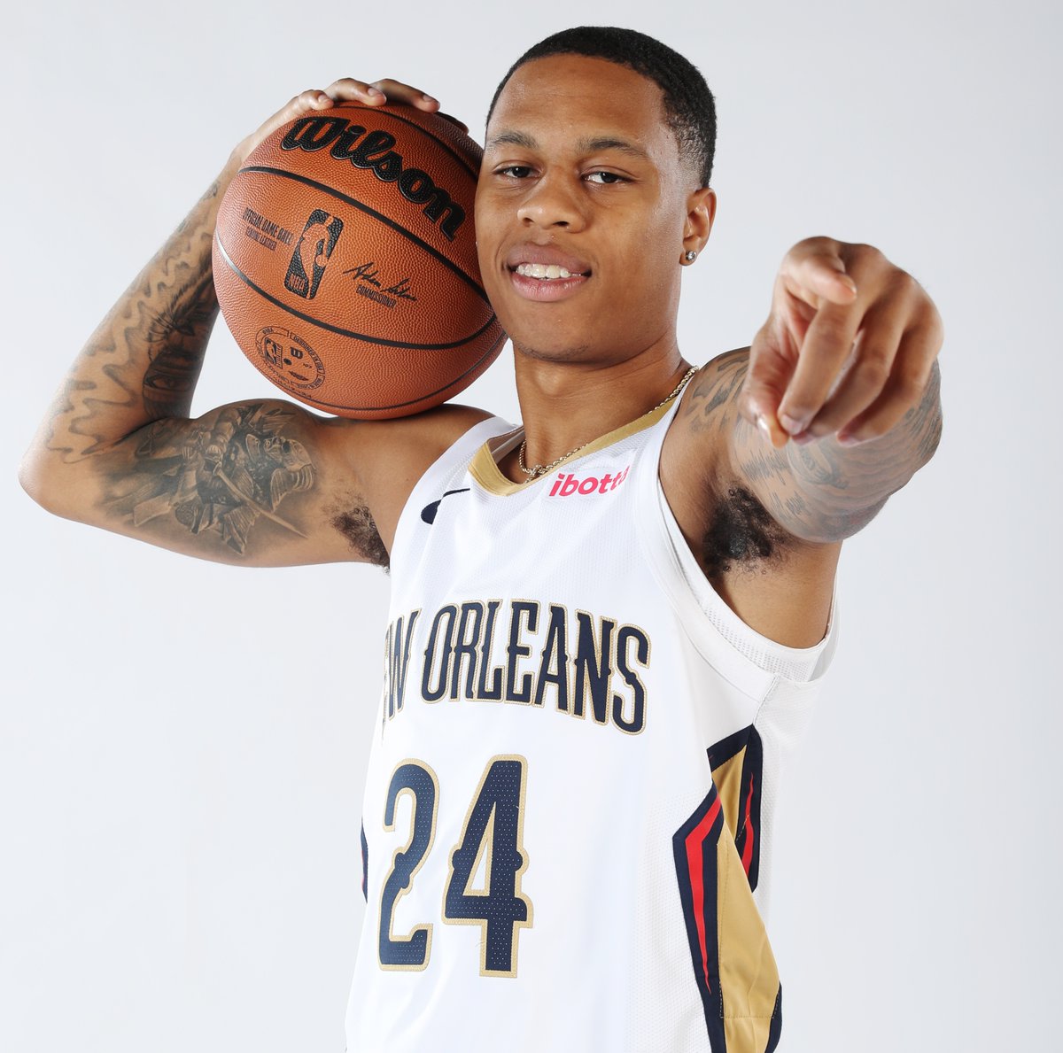 Join us in wishing @golive23 of the @PelicansNBA a HAPPY 22nd BIRTHDAY! #NBABDAY