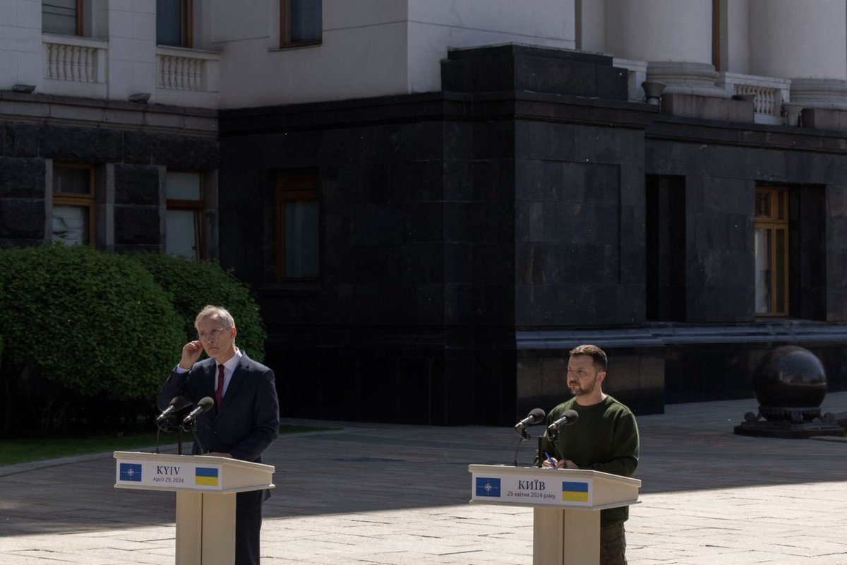 🔴 Le secrétaire général de l'OTAN Stoltenberg est à Kyiv pour une visite non annoncée. Une conférence de presse est en cours.