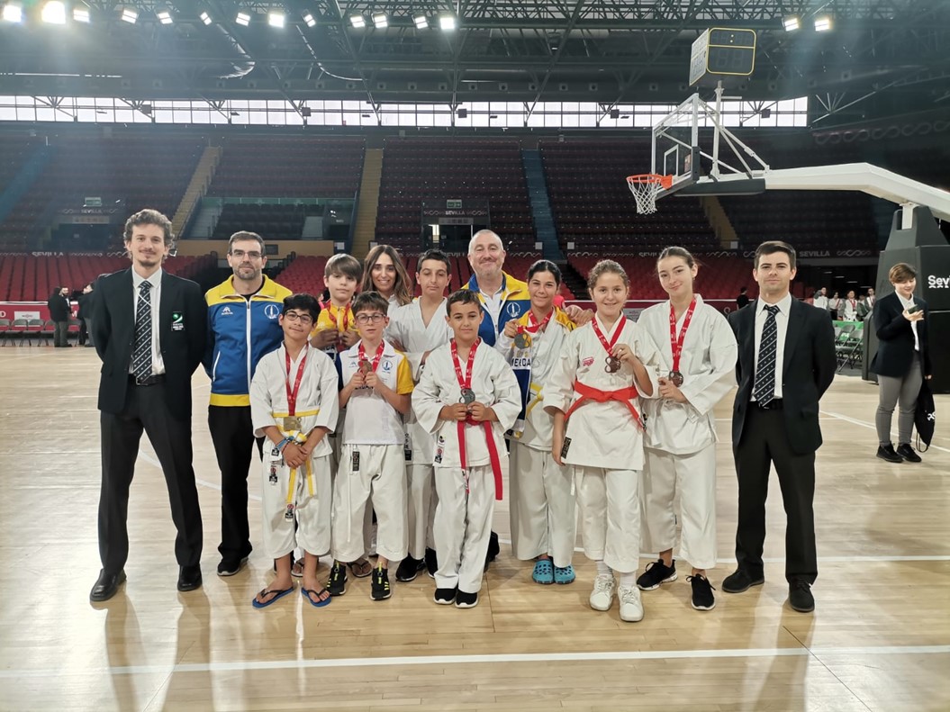 🇪🇸 Ángela Guerrero se batió contra las mejores karatecas nacionales en la categoría de kumite -50 kg, quedando séptima. 🥋 Aparte, en la III Jornada de la Liga Municipal, la sección consiguió 8 medallas: 2🥇, 3🥈 y 3🥉. 🙌 ¡Enhorabuena a todos! mercantilsevilla.com/deportes/karat…