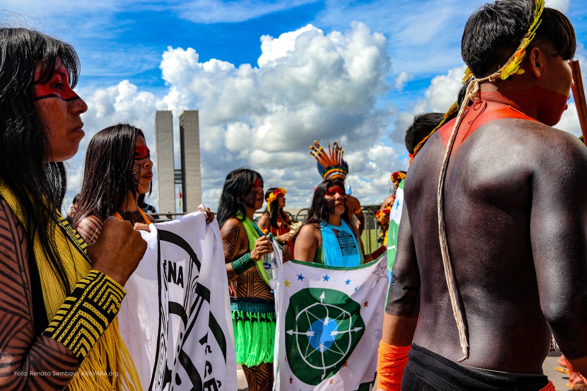 Marchas por direitos; mesas de debate; rodas de conversa; trocas culturais; manifestações artísticas. #ATL2024 chegou ao fim, tendo reunido milhares de indígenas e não indígenas em Brasília. Neste ano, compuseram a “Carta dos #PovosIndígenas do Brasil aos Três Poderes do Estado”.