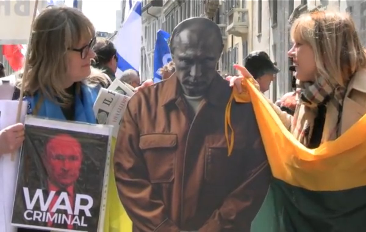 In Italia, durante la Festa della Liberazione, in molti non hanno dimenticato l’oppressione e le sofferenze inflitte da questo pazzo criminale a milioni di persone.
Dobbiamo liberarcene.
#25aprile #FestadellaLiberazione #Resistenza #putinWarCriminal #UkraineRussiaWar #FreeUkraine