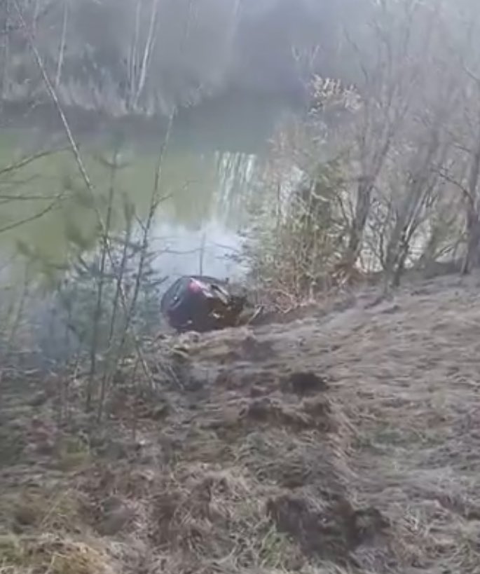 Me murrame piike teemal, et kas munakoored sobivad biojäätmesse, samal ajal otsustavad mingid tüübid vabaneda vanast autost nii, et masin lükatakse järve (video lõpus see ka sinna rullub). Neljas Eesti