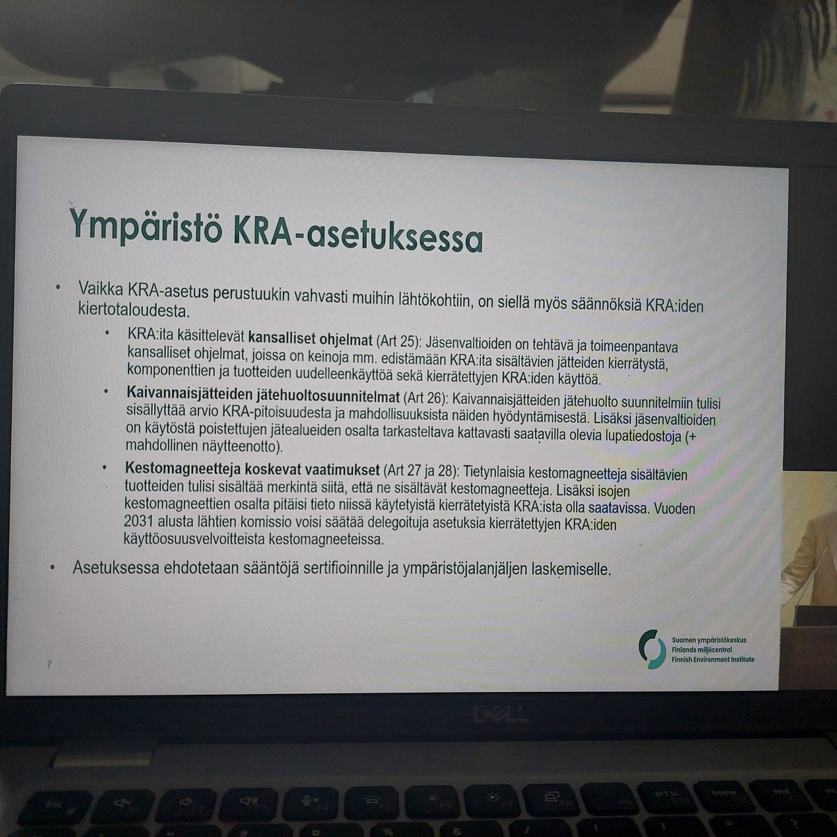 Aiheesta jatkaa @turunen_topi kertoen mistä KRA-asetuksen tavoitteissa kyse. Se ei ole ympäristöasetus vaikka sisältää kierrätys- ja kestävyystavoitteita, vaan kyse EU:lle vihreän siirtymän ym. kannalta tärkeiden raaka-aineiden toimitusvarmuuden turvaamisesta ⚒️
