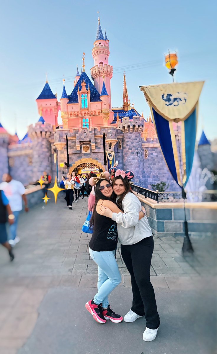 “If you keep on believing, the dream that you wish will come true” ✨👑🏰🩵 and it did! I made it to my castle🥹🫶🏽 #PrincessKat 👸🏽 #magickingdom 🏰 #childhooddreams 💖 (2/3)