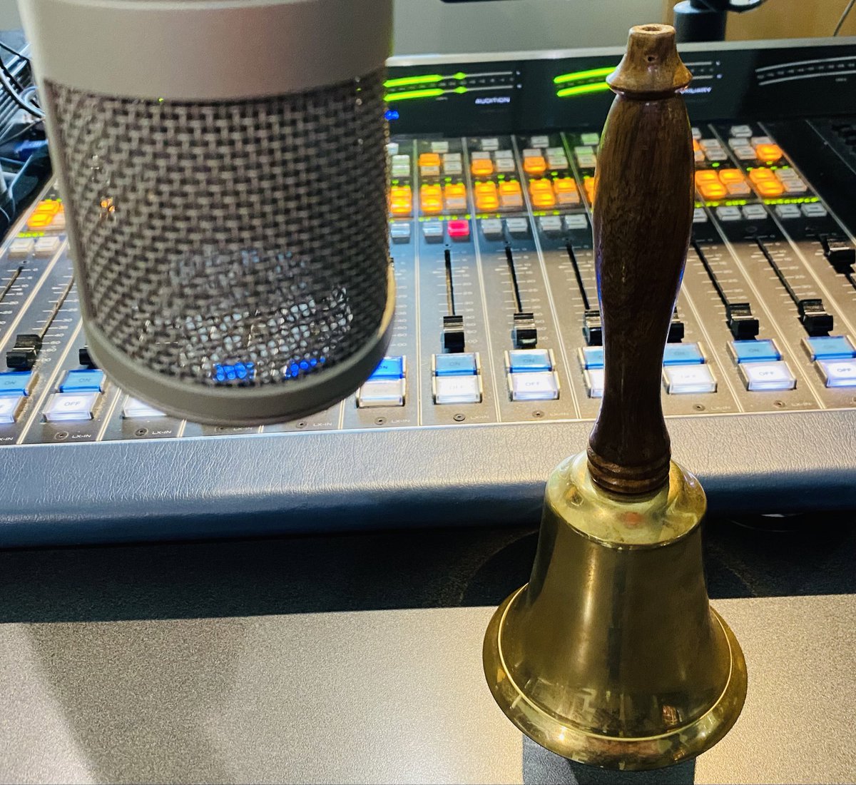 GrantStovel's tweet photo. As #BlossomDearie sings to kick off today’s #AlbertaMorning, “If I were a bell, I’d be ringing.”
Celebrating the centennial of the birth of this true jazz original on @ckuaradio this morn — including with this selection chosen by a donor to CKUA’s sensational #SpringFundraiser!!! https://t.co/TldtyQo24Q