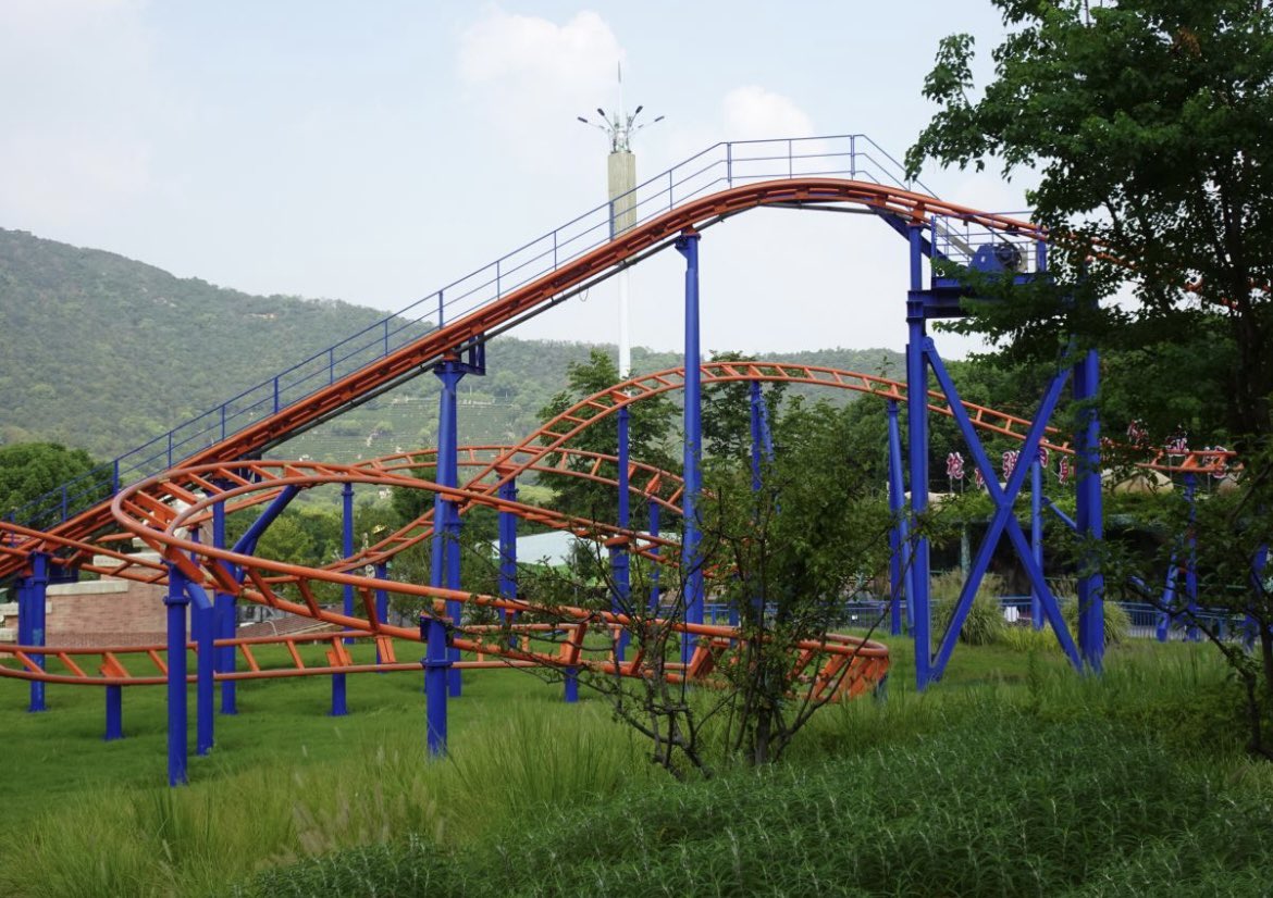 It’s April 29th all! And shockingly we have another ride from China! 🇨🇳Here is Bush Poeter, a modern Jinma family coaster located at Axiong Paradise. There are actually 21 of these models, all mostly built in the last 8-10 years. This one specifically opened in 2020 (📸RCDB)