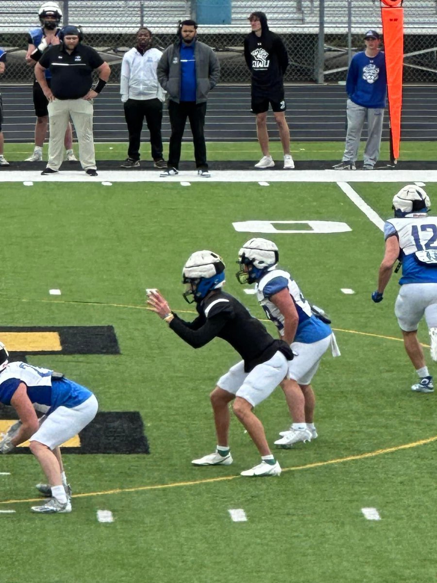 SpoofhoundFoot1's tweet image. Way to go @ConnorDrake22 … threw 3 TD’s at @DakotaWesleyan Spring Game.  Keep spinning it man.  #SpoofhoundPride