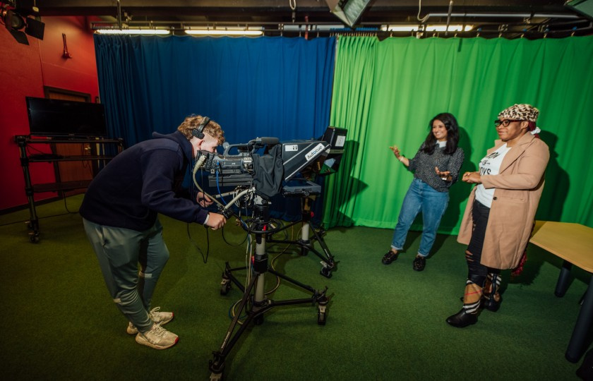Five documentaries produced by MIC Media &amp; Communication Studies students will be shown at a special screening at Dolan’s Warehouse in Limerick City on Wednesday 1 May.

Topics including consent, commuting and fashion are tackled in the docs.

Read more: mic.ul.ie/news/2024/mic-…