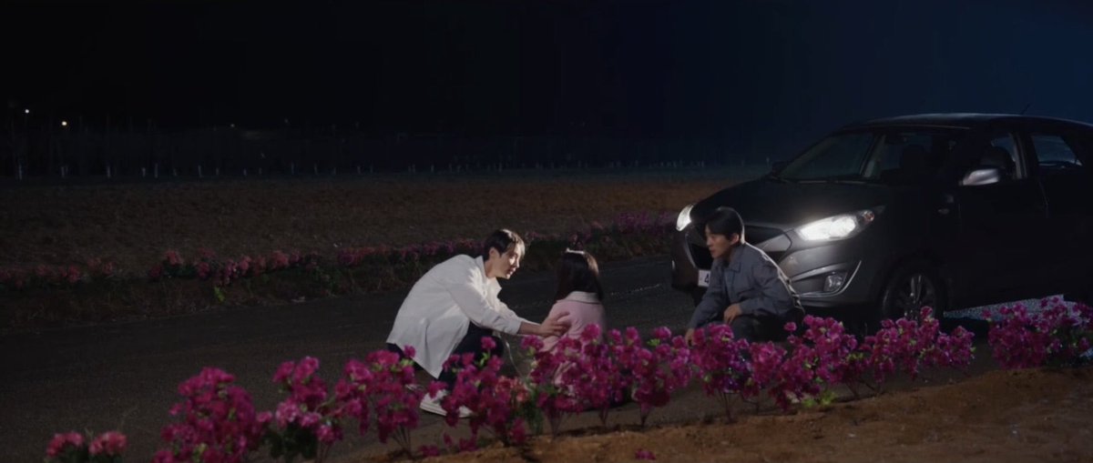 guys this is taesung‘s dad right?? he saved sol from the taxi driver omg! maybe it's indeed true that taesung (and his family) might be playing a big role in changing the future!

#LovelyRunner #LovelyRunnerEp7