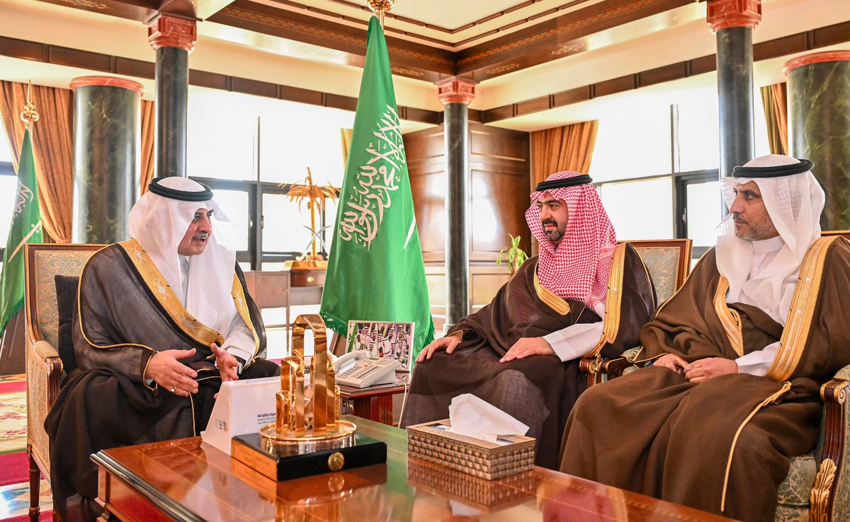 دشن سمو #أمير_منطقة_تبوك الأمير #فهد_بن_سلطان_بن_عبدالعزيز  
بحضور  سمو #نائب_أمير_منطقة_تبوك  ، فعاليات أسبوع البيئة التي ينظمها فرع وزارة البيئة والمياه والزراعة بالمنطقة، تحت شعار #تعرف_بيئتك؟