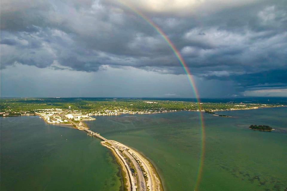 Rainbow Wrapping Around From The Sky ✌🏼🌈✌🏼 @StormHour @FLskygazer @VSPC @ThePhotoHour 🖖🏼🌈🖖🏼