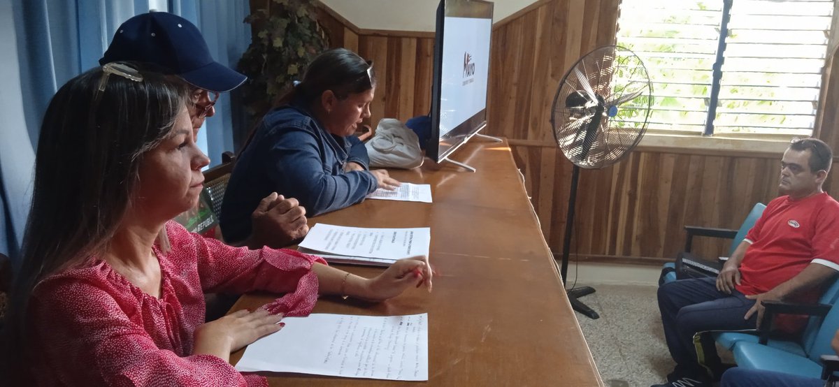 DICSGuane2022's tweet image. Cuba 🇨🇺 Con el Lema Central  #PorCubaJuntosCreamos , se desarrolla en la Sede del #PoderPoder el matutino, informando efemérides de la semana  ultimando detalles para juntos festejar el 1 de mayo , con alegría y colorido. "Cuba vive y trabaja" 
#UnidosXCuba 
#PoderPopular.