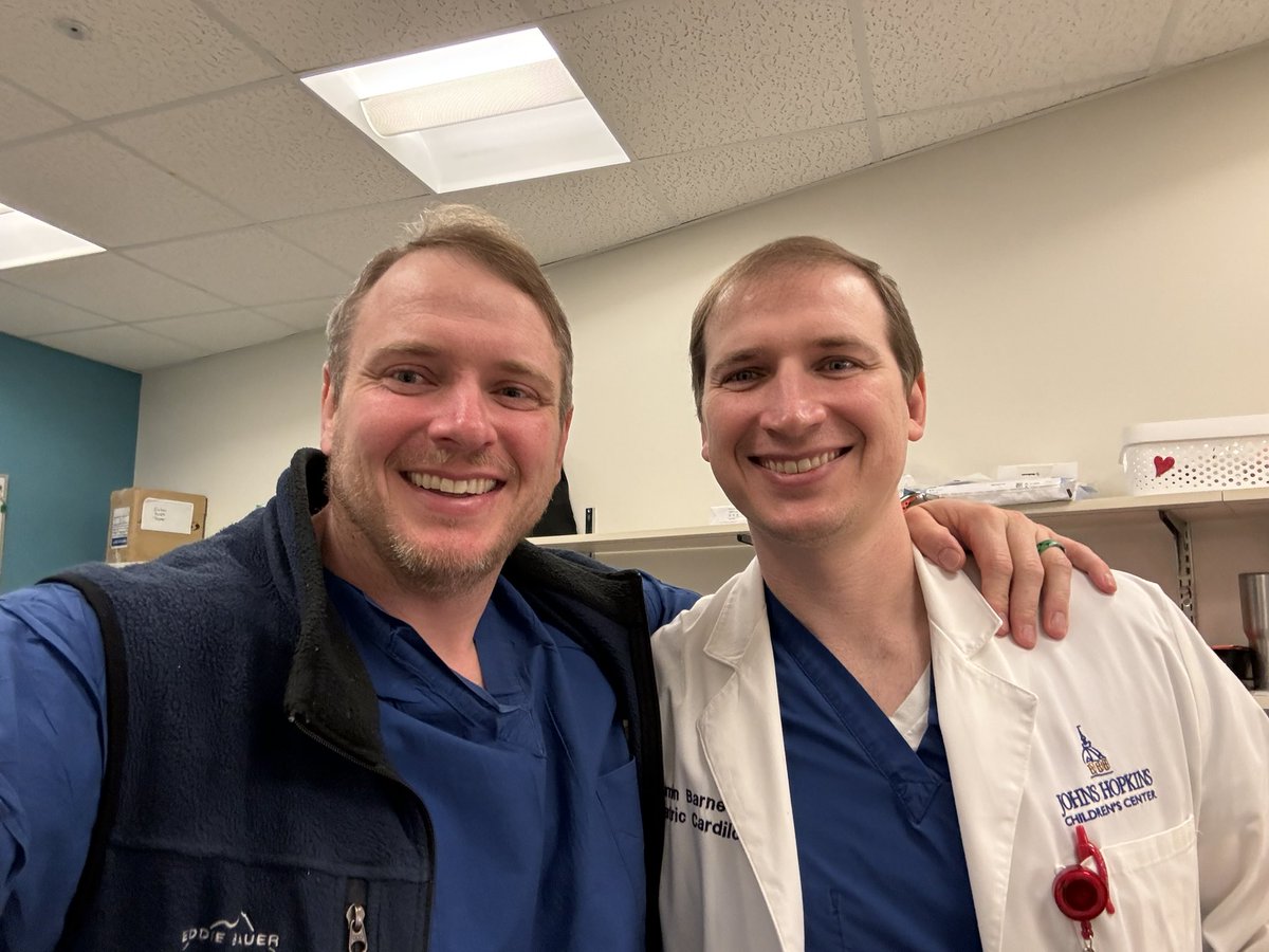 Caring for children with heart disease is part of the family business. It was a pleasure to work with my brother (and cardiologist) in the @HopkinsKids Peds CICU last week! #PedsICU @HopkinsPedsCCM