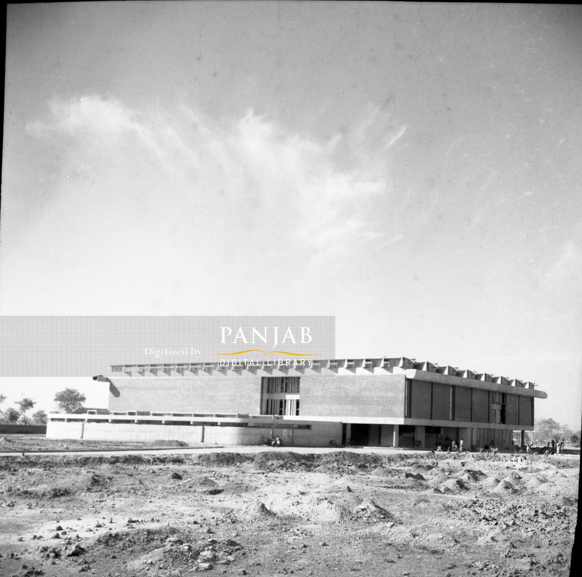 A rare photograph of the Government Museum and Art Gallery, Chandigarh, during construction, c.1967, captured by Late S.B. Durga. 
(PI_181896)

#chandigarh #museum #oldphotograph #negative #photooftheday #Digitization #collection #archives #panjabdigitallibrary