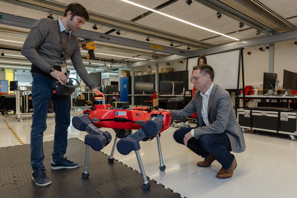 Last week we welcomed London Mayoral Lib Dem candidate @robblackie for a tour of Robotics, People & Nature and Connected Environments labs @UCLEast. Rob was also joined by UCL academics, SU officers and guests to discuss gender-based violence and policing themes. 📸Andy Sillett