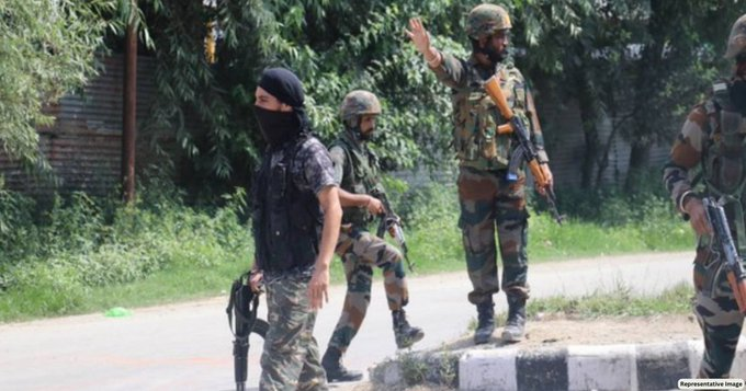 A Village Defence Guard (#VDG) member who sustained injuries during the exchange of fire with #terrorists, succumbed to his injuries on Sunday.  
#KashmirRejectsTerror