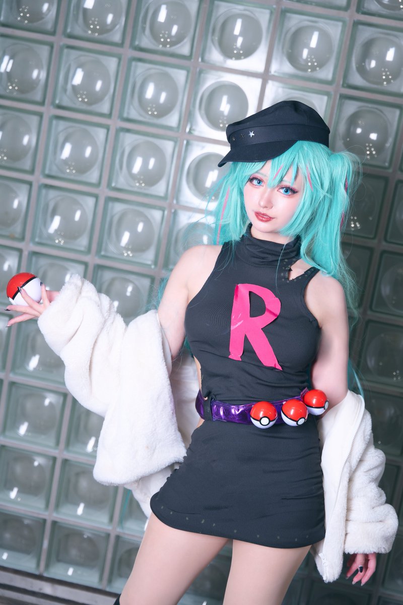 【コスプレ】ニコニコ超会議　day2

VOCALOID   初音ミク / ロケット団
　　PARTY ROCK ETERNITY

さあかかってきなBaby

photo @xrfxlove 

#cosplay
#ニコニコ超会議2024コスプレ