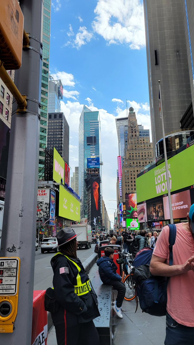 Oxford1906's tweet image. When NYC is only 2 hours away from campus, it becomes the perfect resource for fun, food, and #placebasedlearning.
Wednesday’s trip to the American Museum of Natural History checked all of those boxes!
📸: Ms. Brauchler
