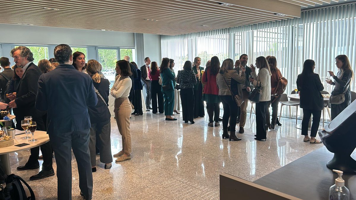 Damos por finalizado el 17º Encuentro de la DPO Community, en el que hemos tenido el privilegio de contar con la presencia de diversos DPDs procedentes de empresas como: @CaixaBank, @Cepsa, @ClinicaNavarra, @Iberia y @Naturgy. ¡Muchas gracias a todos los asistentes! #DPOC17