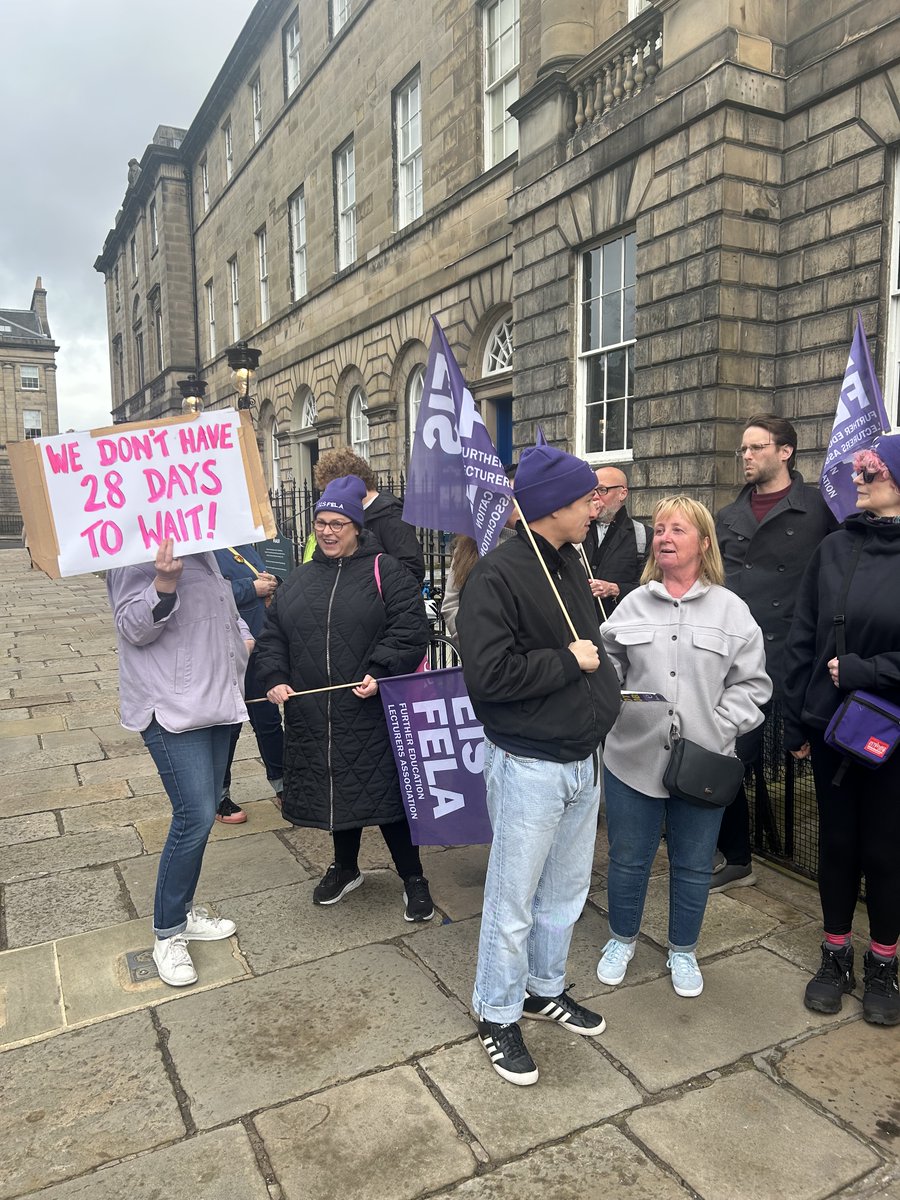 A fantastic turn out by @edincol_eisfela outside Bute House this morning standing up for Further Education. College lecturers deserve job security and a pay deal that values them as public sector workers. #FightingForFE