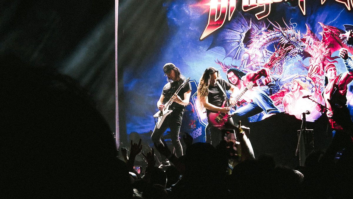 pic i took of Dragonforce 📸 at BABYMETAL concert (The Babyklok Tour) from 4/24/2024 in San Francisco 
@DragonForce 
#dragonforce #hermanli #samtotman #BABYMETAL #THEBABYKLOKTOUR #throughthefireandflames #guitarhero