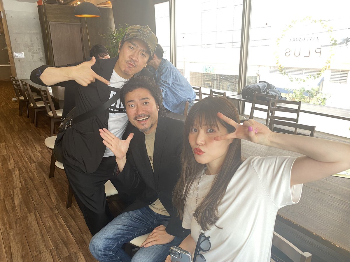 菊地まさはる　８月、9月出演いたします。
　再演組の清水彩花さんの　#朝ミュージカル　を観て👏
そして、隣席にて一緒に観劇。
久しぶりの共演・鎌ちゃんと　一枚❤️