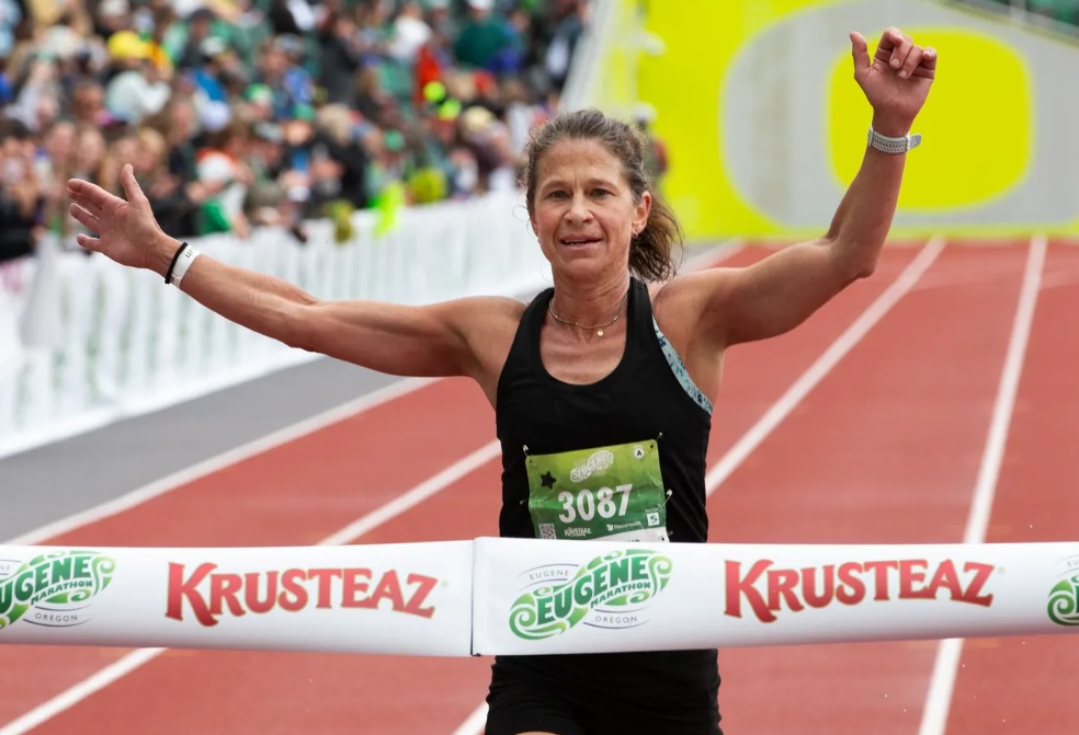 47 year-old Kate Landau won Sunday's Eugene Marathon in 2:40:53. Read the full story via @registerguard here: registerguard.com/story/sports/2…