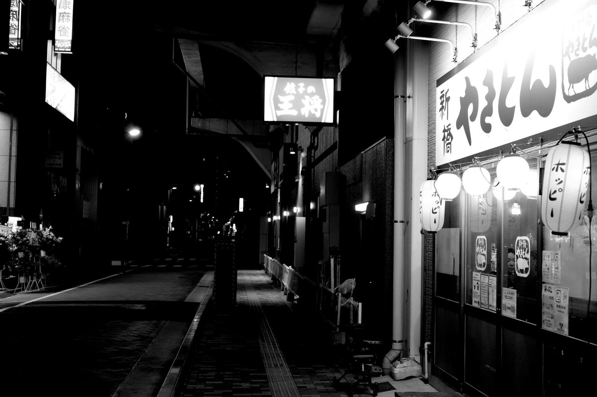 This is under the elevated Asakusabashi station.
#monochrome #blackandwhite 
#streetsnap #photography #streetgrammer
#monochromePhotography #street_photography #asakusabashi
#ILCE7M4 #SONY