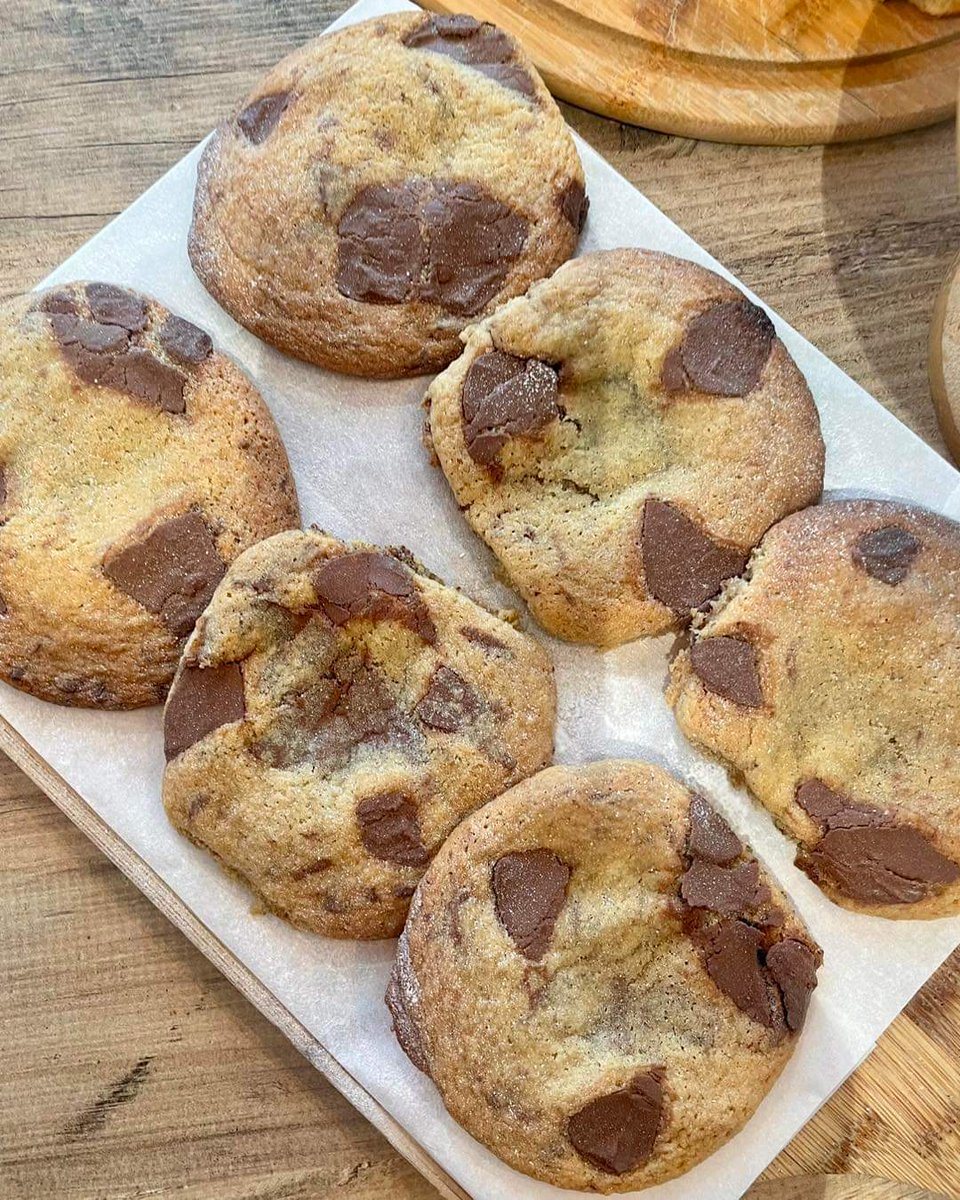 Prynhawn Da - Good afternoon, We now have freshly baked cookies on the counter! 🍪 Today is a classic chocolate chip 🍫 - - - - #northwalessocial #foodie #icedcoffee #homemadecookies #baking #homemadetreats #northwales #totallymold #coffeeshop #dogfriendlynorthwales