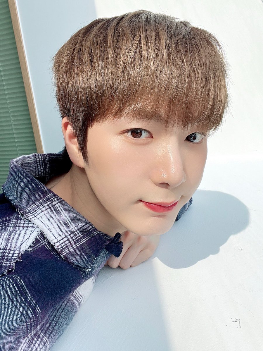 OmegaX_members's tweet photo. [#OX]

뙤약볕☀️

#OMEGA_X #오메가엑스 
#케빈 #KEVIN https://t.co/YgJWekg4mO