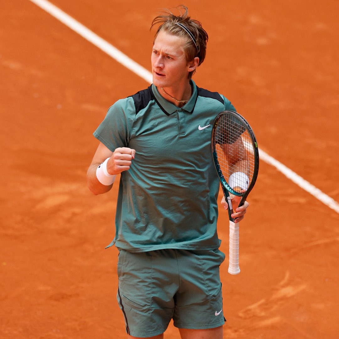 Korda on course 🏃‍♂️ @SebiKorda wins the telling points 7-5 up on Medvedev @MutuaMadridOpen | #MMOPEN