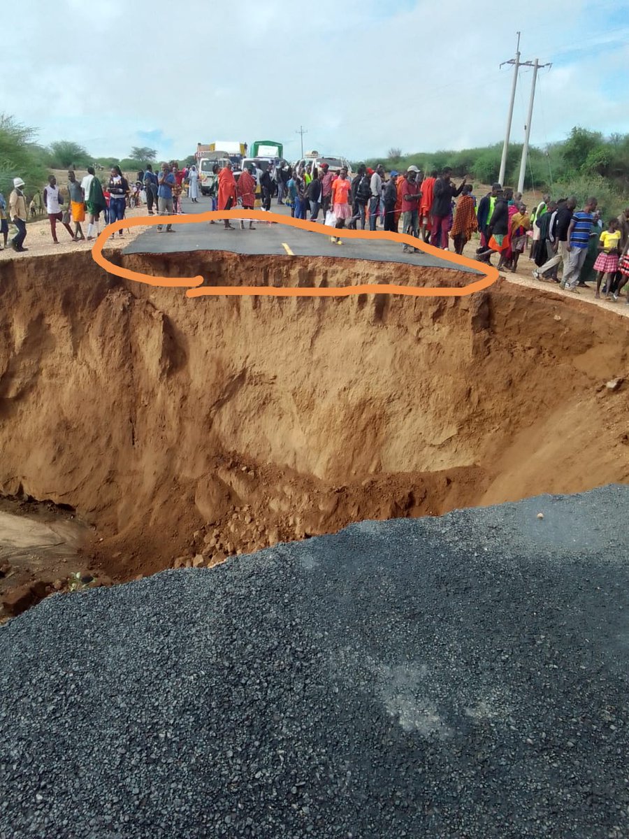 Okay, away with the road erosion. You can see how that AC layer is very thin. I wonder whether these roads especially in the remote parts of this country are adequately supervised. I don't know.