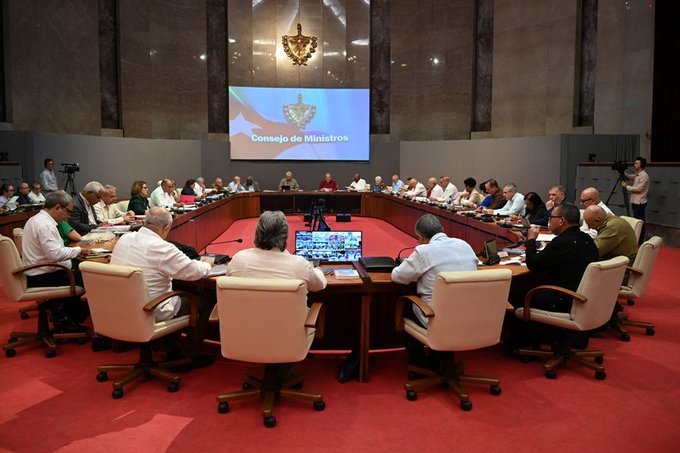 🇨🇺Temas económicos y sociales centraron la agenda de trabajo de la más reciente reunión del Consejo de Ministros, que estuvo presidida por @DiazCanelB y dirigida por @MMarreroCruz