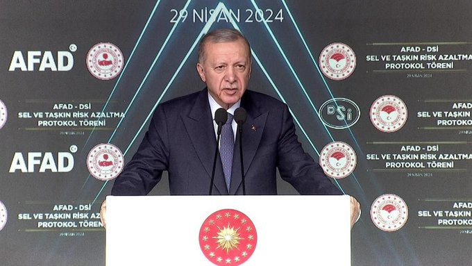 #SONDAKİKA Cumhurbaşkanı Erdoğan: ▪'İstanbul'un göbeğindeki parkta 5 yaşındaki evladımız göz göre göre hayatını kaybetti.' ▪'Lafa gelince işçi hakları konusunda mangalda kül bırakmayanların sesi soluğu çıkmadı.'