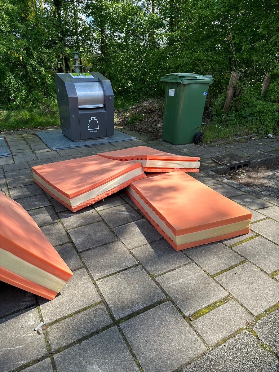 . Hé <a href="/HEMA/">HEMA</a>, waren de mega Oranjetompoucen niet goed meer?