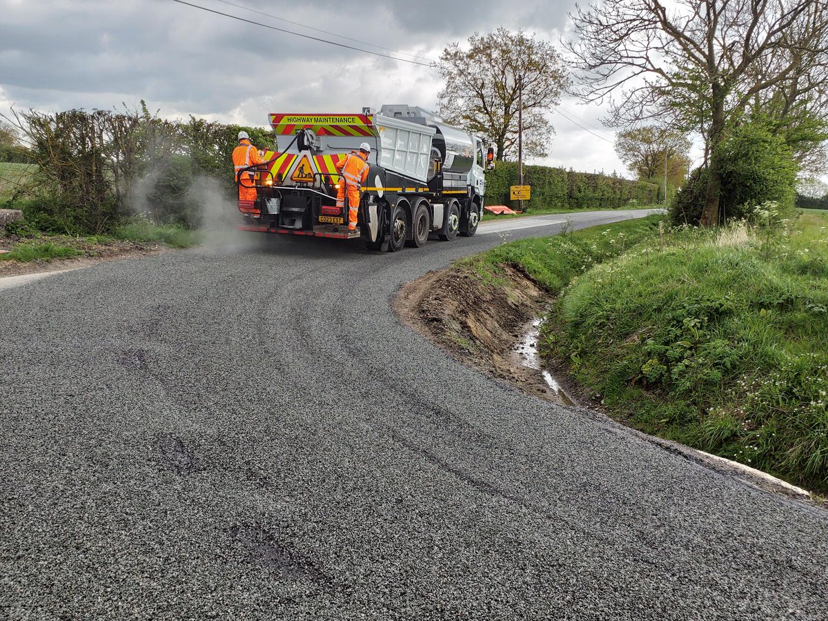 When doing resurfacing works, conditions must be just right to ensure the best result possible. Surface Dressing can’t be carried out if the weather is too hot or too cold. We want the best results so may have to delay works at short notice. More info: bit.ly/EHSurfacing
