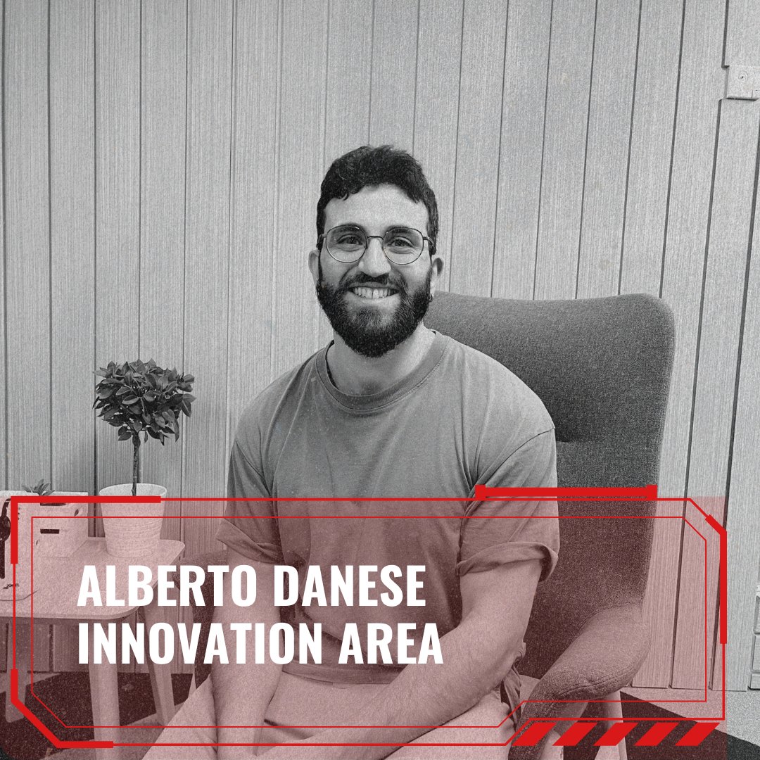 Equipo R2M👋 Alberto es #ingenierodeenergía, y además también tiene un doble master en Barcelona y Estocolmo. Aparte, está elaborando un doctorado en #IngenieríaEléctrica.💡
👉En R2M trabaja como EU Project Manager (#InnovationArea). 
🌍 r2msolution.es