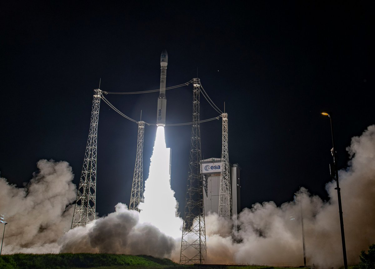 #OTD 29 April 2021, launch of @vega_sts flight VV18 🚀from @EuropeSpacePort in Kourou with the Earth observation satellite Pléiades Neo-3🛰️ & 5 other payloads 🔗esa.int/Enabling_Suppo…