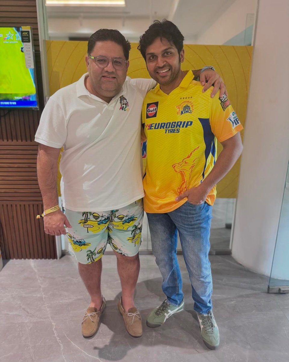 Actor @Karthi_Offl cheering for CSK during yesterday's match. 💛 #Karthi #Karthi26 #Karthi27 @ChennaiIPL @CSKFansOfficial