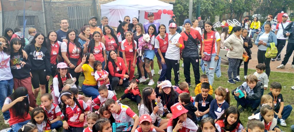 Somos Santa Fe de Bogotá ❤️🤍🇮🇩 Feliz día leoncitos. 🦁🥹❤️✨