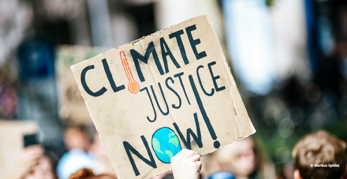 #BlogPost: Indigenous Peoples and local communities face uncertainty as climate change initiatives place them in jeopardy. Ensuring their tenure rights are key to achieving a climate-just future. 📚Read more in this brief think piece from @jes_tmg 👉bit.ly/3UbPF5e