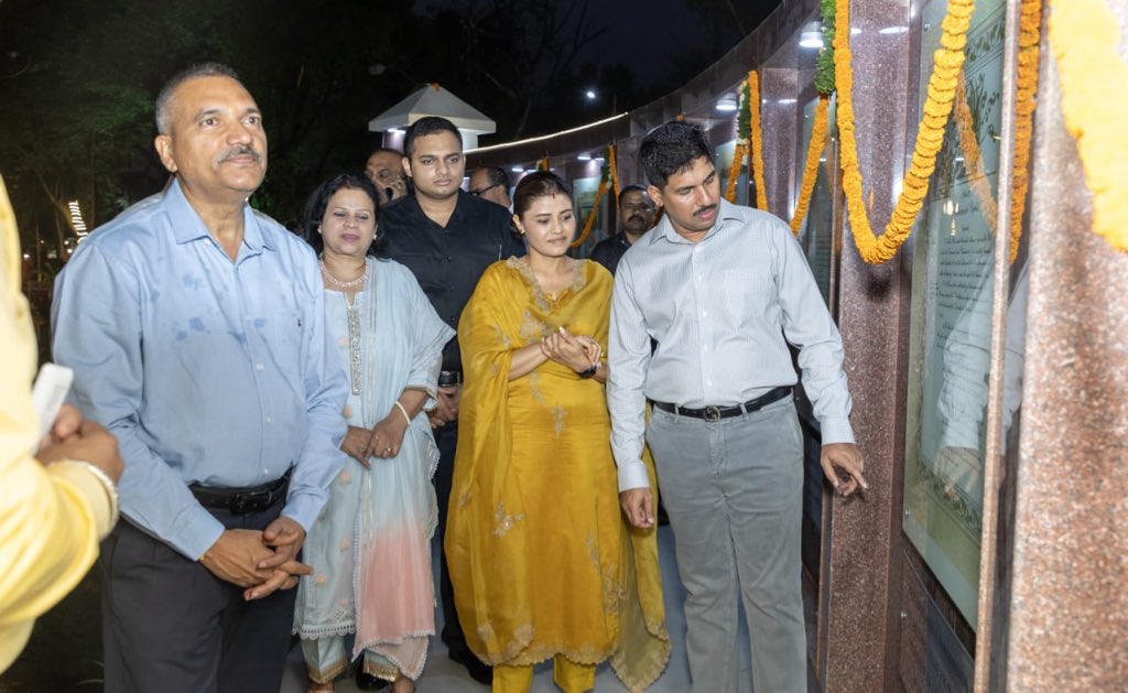 IaSouthern's tweet photo. संविधान उद्यान'
#SamvidhanUdyan in #Pune inaugurated by Lt Gen AK Singh, #ArmyCommander #SouthernCommand on 28 Apr 2024. The ceremony featured dedicating the #SamvidhanUdyan to the people of #Pune. The #Udyan will be the true essence of our #Constitution and journey of our #Democracy. This Udyan is made in collaboration with #Punit Balan Group.
#InaugurationPark
#SouthernComd
#GreenInitiative
#GreenPune
