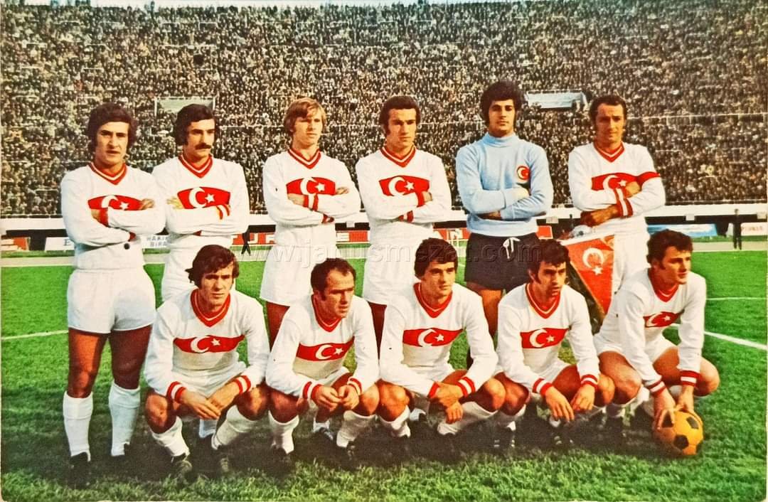 Türkiye, 1971. İzmir Atatürk Stadı Polonya maçı. 1-0 kazandık. Gol: Cemil Turan. ❤️🇹🇷 #MilliTakım #Nostalji