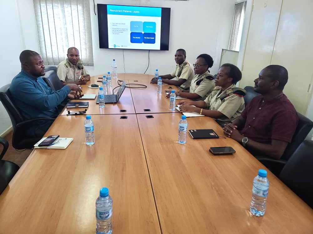 Our Deputy Director for Regional Programs, @tshidmukendi, led an executive brief with members of the 🇲🇿 Correctional Services (Serviço Nacional Penitenciário) on @Dallaire_ACOE's work & how both institutions' efforts intersect in preventing violent extremism in armed conflict.