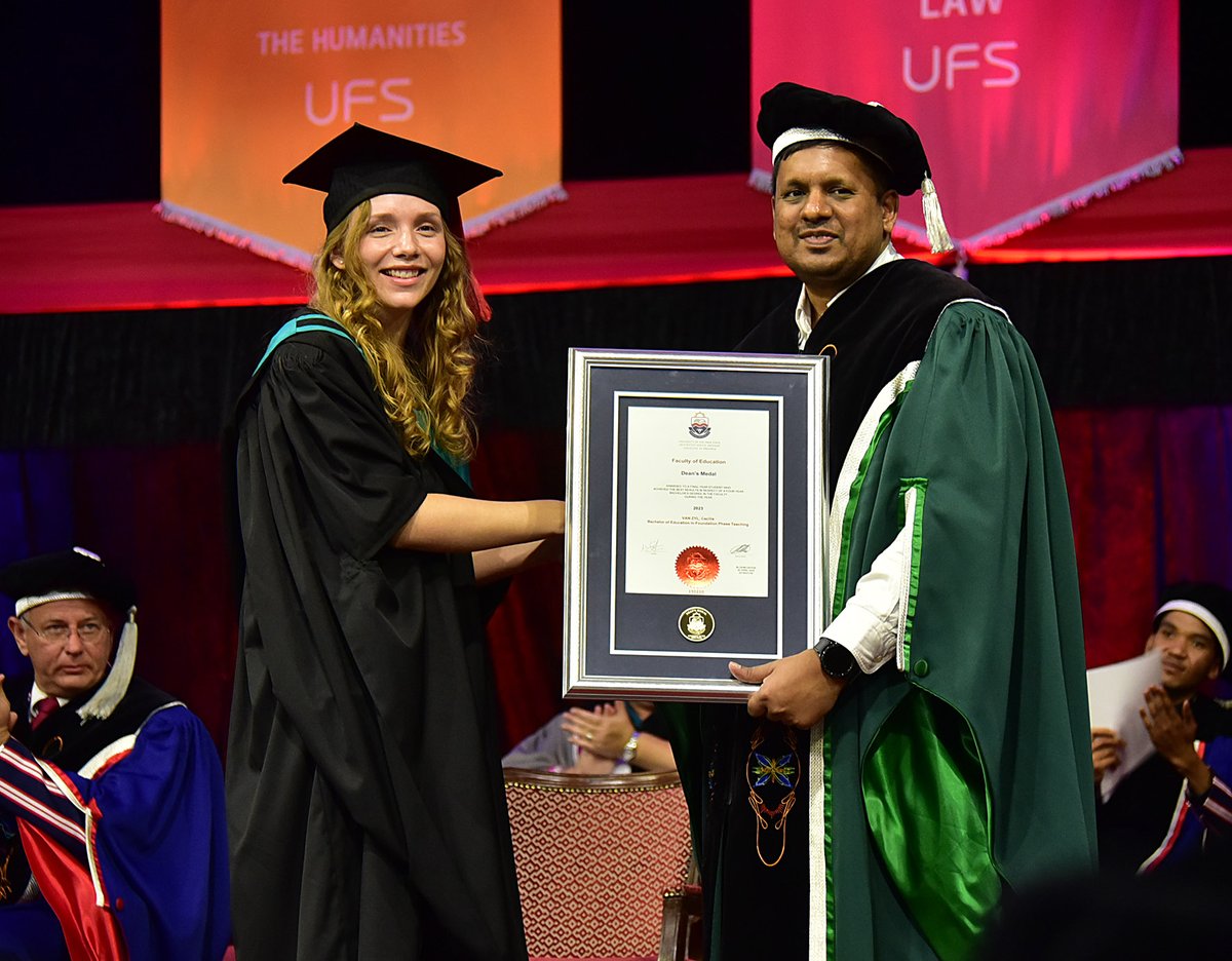 Celebrating excellence: 19 top students receive Dean's Medals at UFS April graduations 

📰: ufsweb.co/3xThRm2 

#UFSGraduation2024 | #ProudlyKovsies