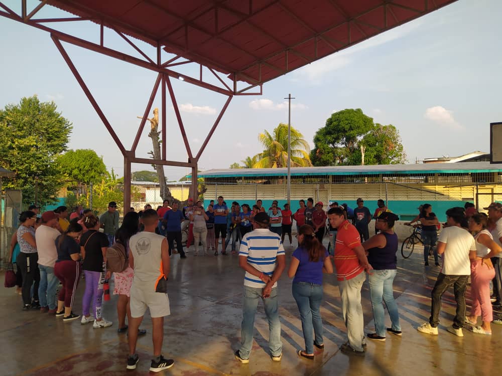 El día #21Abr siendo las 4:00 pm, en la Cancha de la Escuela en el B/Santa Teresa, se realizó la reunión del Circuito Comunal Comuna Luchadores del Sur, para seleccionar el Consejo Comunal responsable de cargar el proyecto ganador y administrar los recursos para su ejecución 1/2