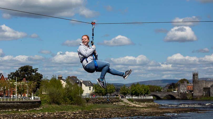 This May Bank Holiday weekend Limerick will take centre-stage, drawing crowds of thrill-seekers, culture vultures, foodies and fashionistas into the city to celebrate Riverfest Limerick 2024. 🌊🚶 Read more: brnw.ch/21wJhlx